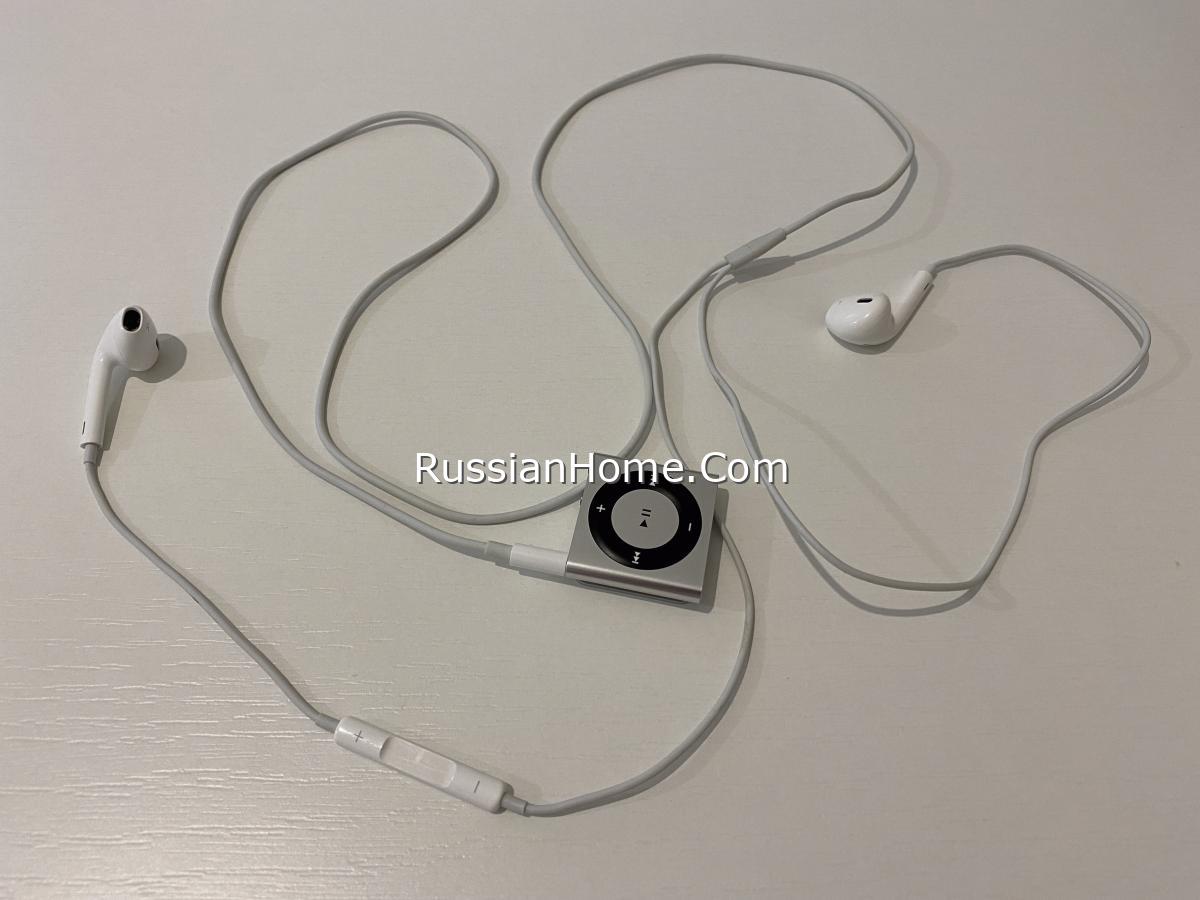 iPod shuffle 4-го поколения с наушниками Apple