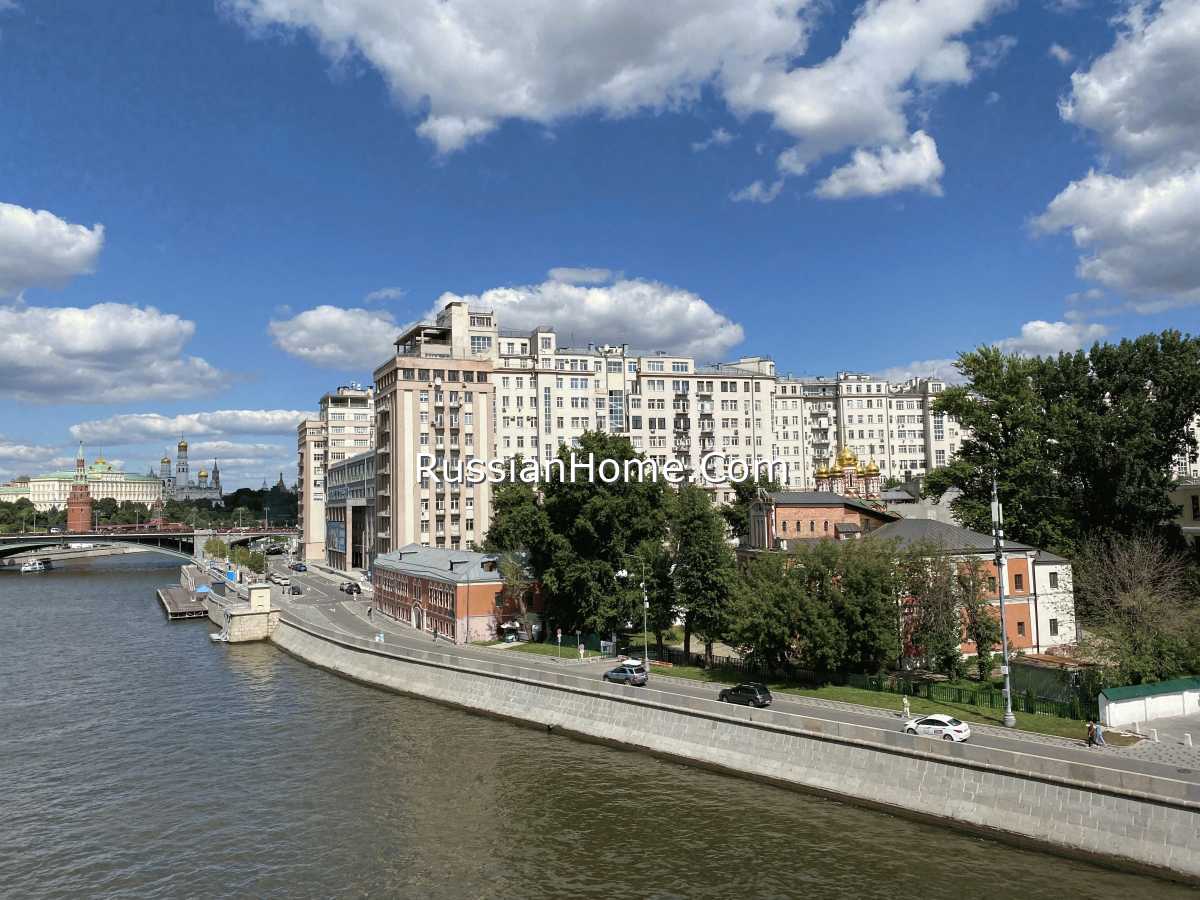 Вид на Кремль и Москву-реку